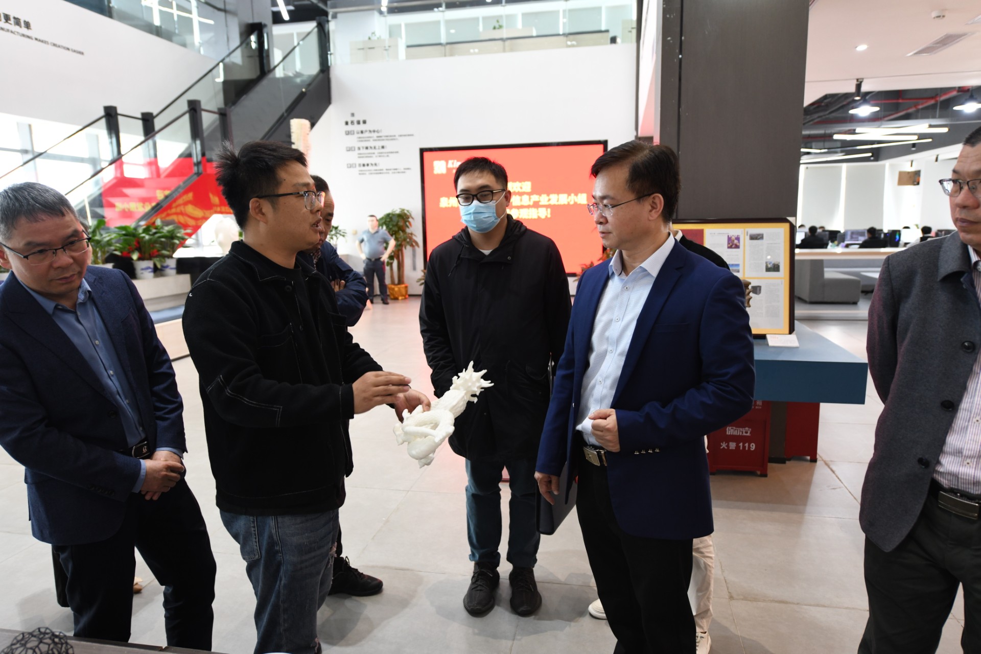 促協(xié)作，謀發(fā)展！泉州市洛江區(qū)電子信息產(chǎn)業(yè)發(fā)展小組蒞臨金石三維參觀調(diào)研
